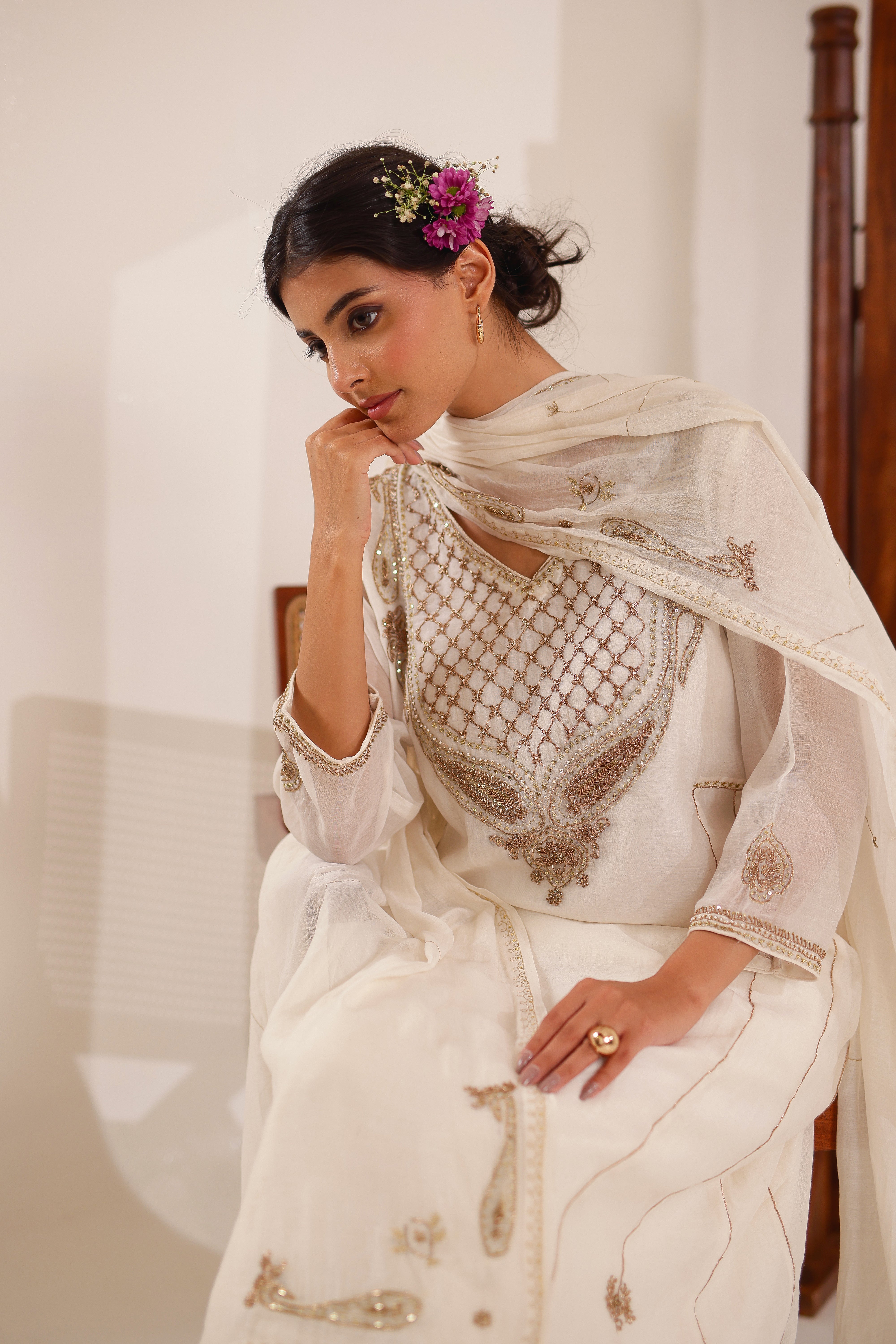 WHITE AMBIYA SUIT SET