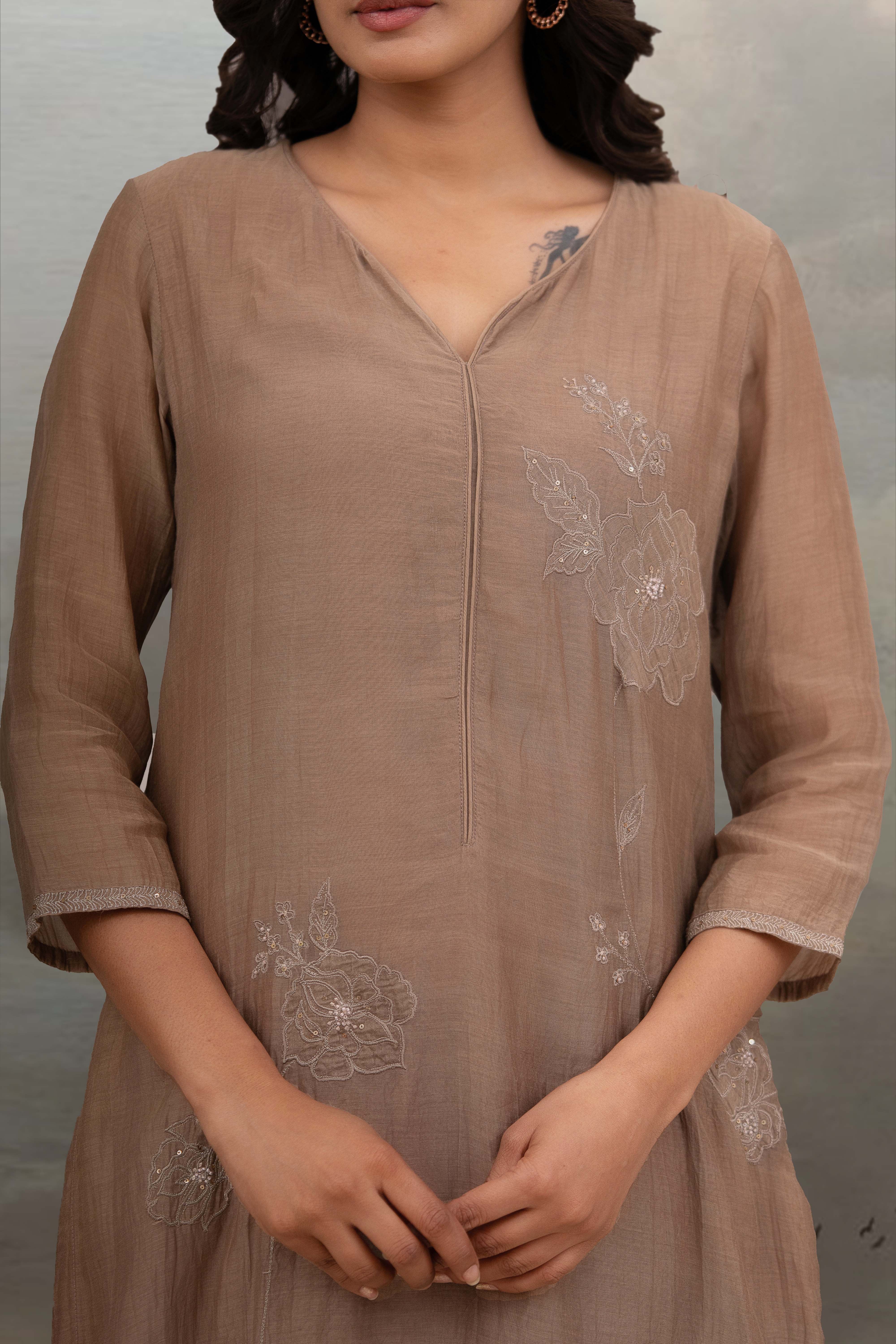 CHIKU ROSE APPLIQUE KURTA SET