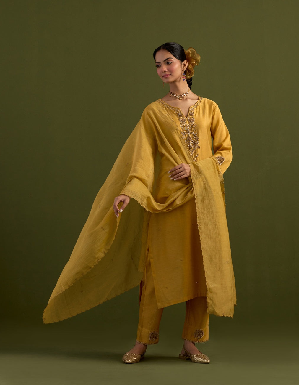 Mustard guldasta heritage Suit set
