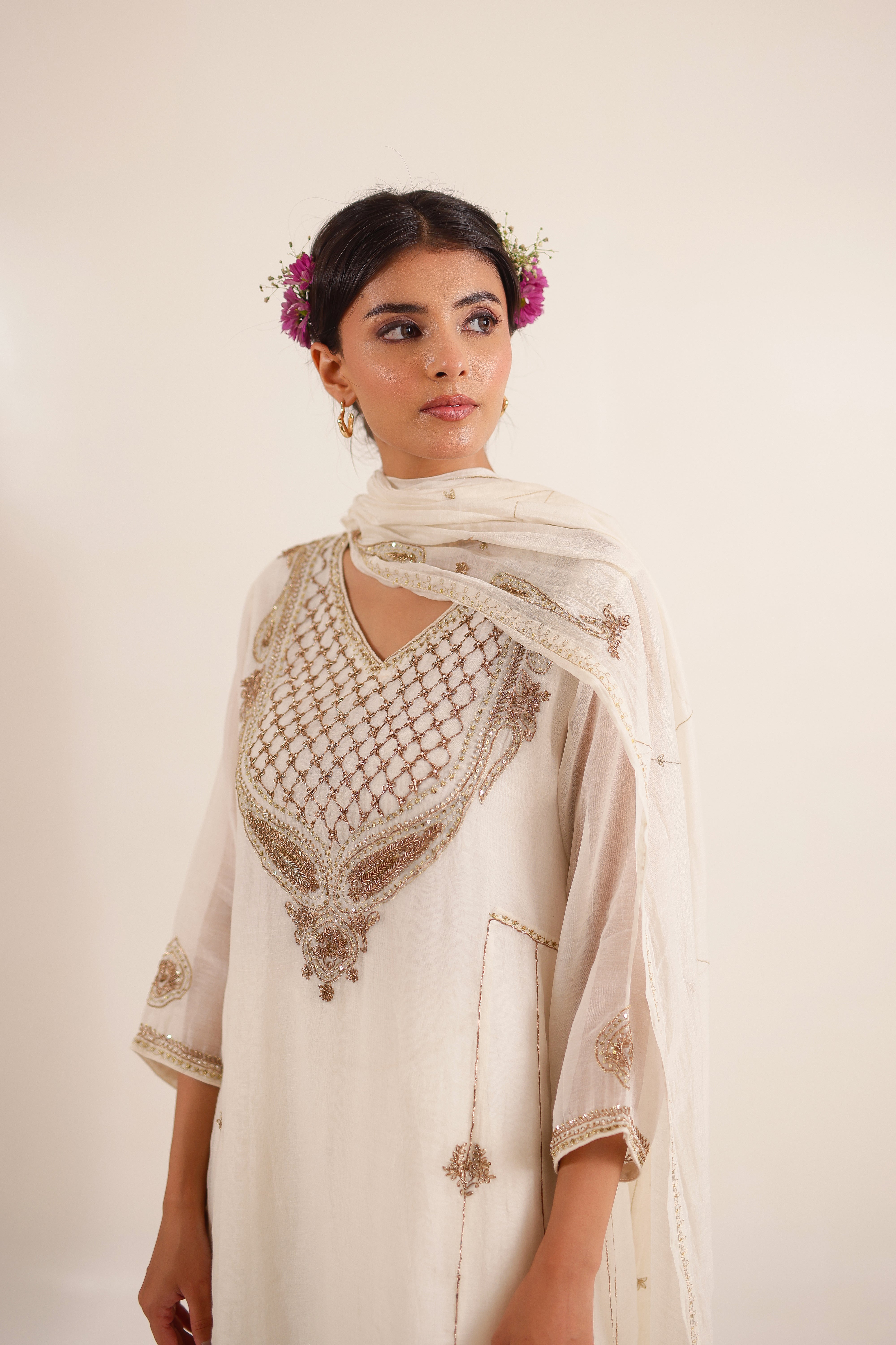WHITE AMBIYA SUIT SET
