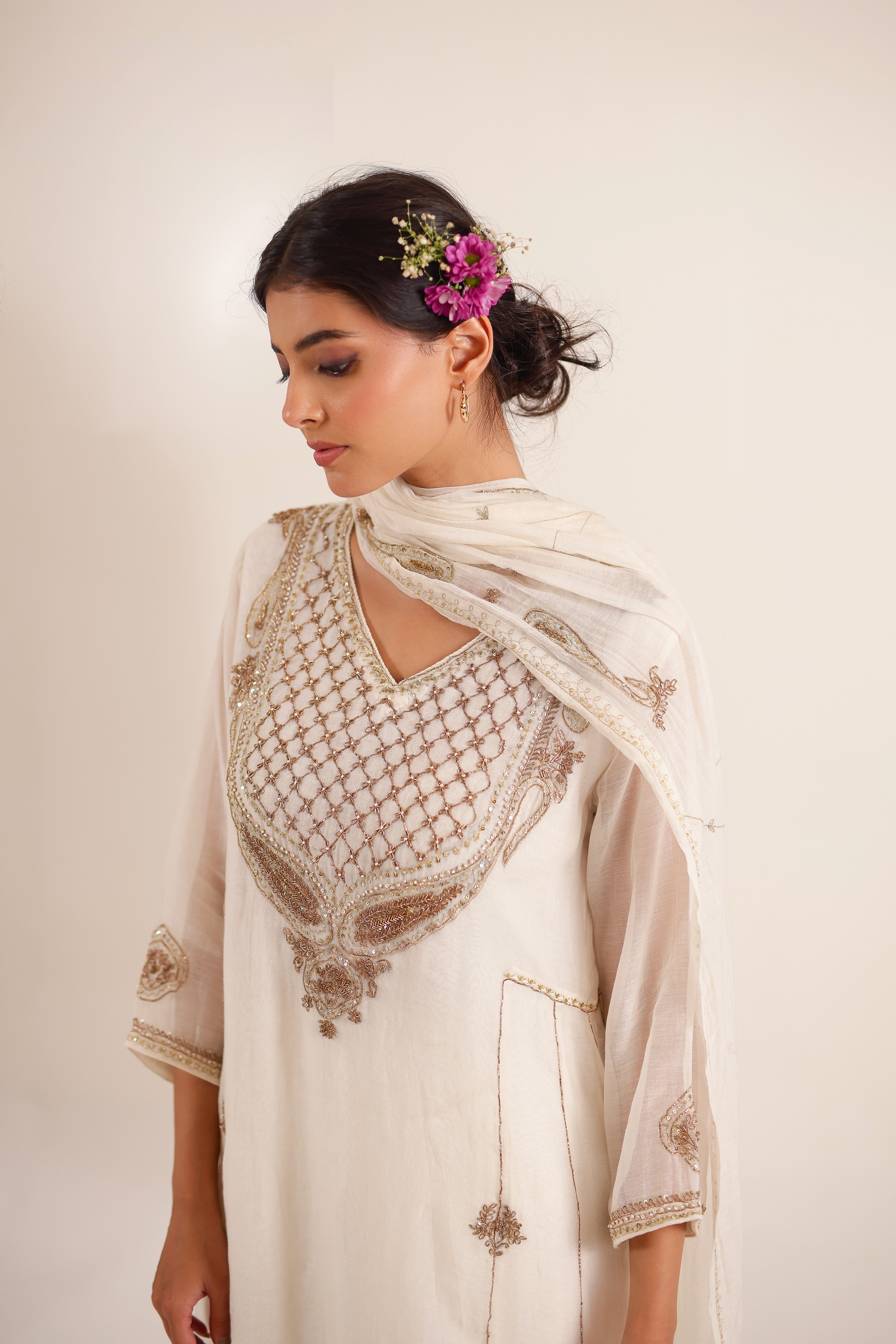 WHITE AMBIYA SUIT SET