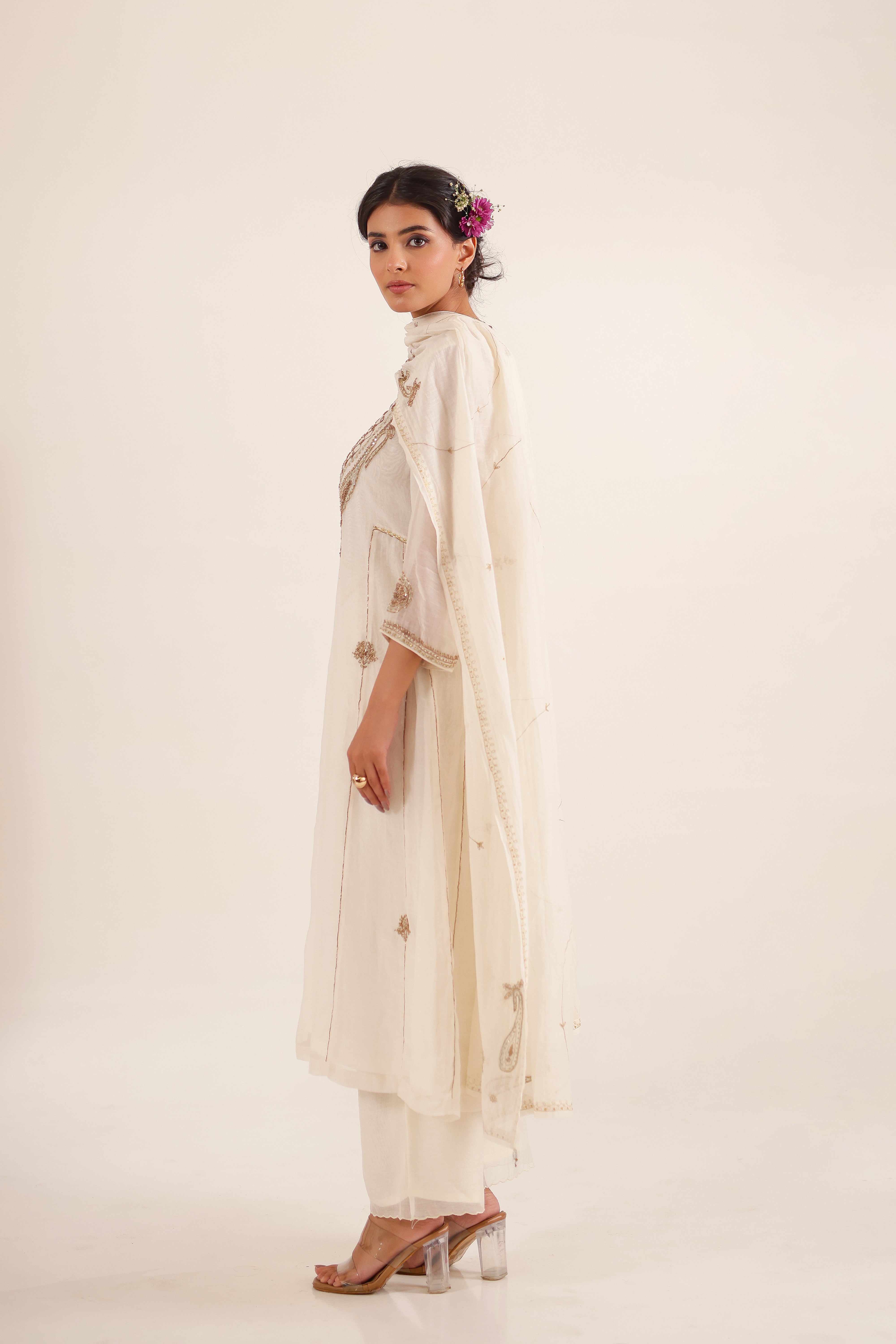 WHITE AMBIYA SUIT SET