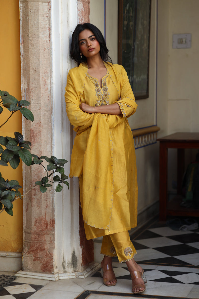 Mustard guldasta heritage Suit set