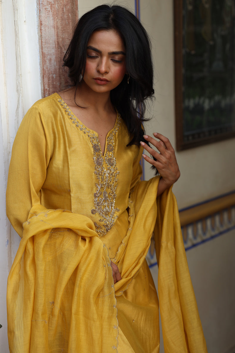 Mustard guldasta heritage Suit set